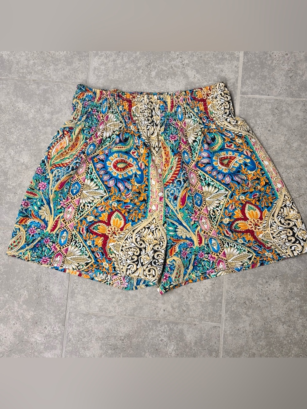 SHEIN Vivid Multicolor Paisley High Waist Smocked Shorts - Light and flowy - M